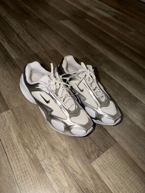 Nike White and Silver Metallic Air Max Muse